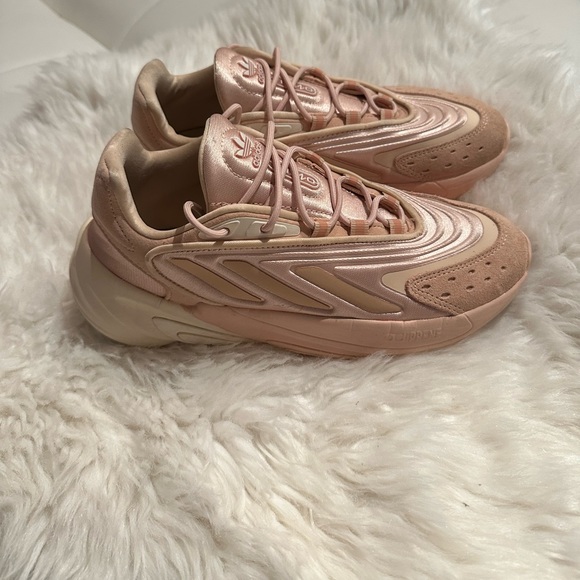 Adidas Women Size 7 Ozelia - Picture 4 of 5